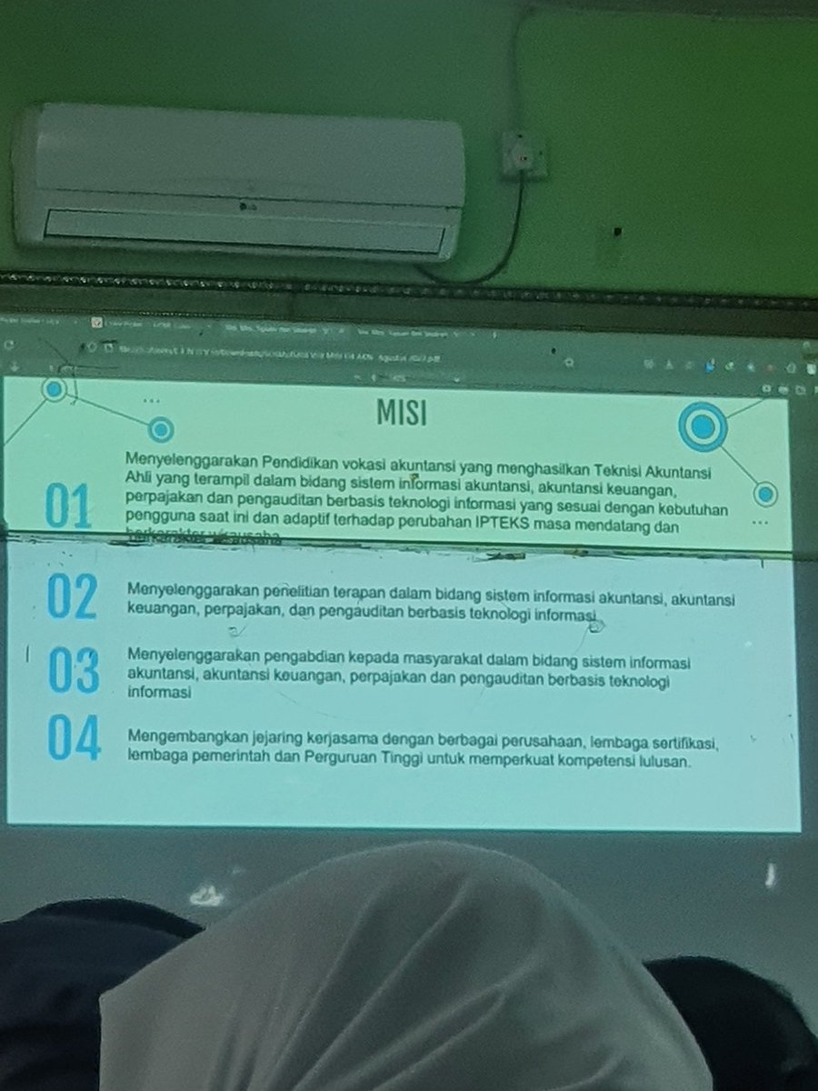 highkins's tweet photo. Keseruan MPKMB SV IPB Day 1 part 3, saya menyimak baik-baik penyampaian materi tentang prodi akuntansi karena penting dan membuat saya terkagum-kagum😁
#VOKASIIMPACT #MPKMB59SVIPB #IPBDIGDAYA #VOKASIJUARA
#AKN59 https://t.co/ULKKwuJ8iB