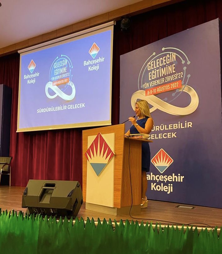#GeleceğinEğitimeYönVerenlerZirvesi’nin 2. gününde açılış konuşması yapan Genel Müdürümüz Özlem Dağ; dijital dönüşümün öncüsü ve Türkiye’nin ilk “Dijital Okulu” olan Bahçeşehir Koleji olarak, bu alanda yenilikçi ve lider bir kurum olduğumuzu bir kez daha vurguladı.