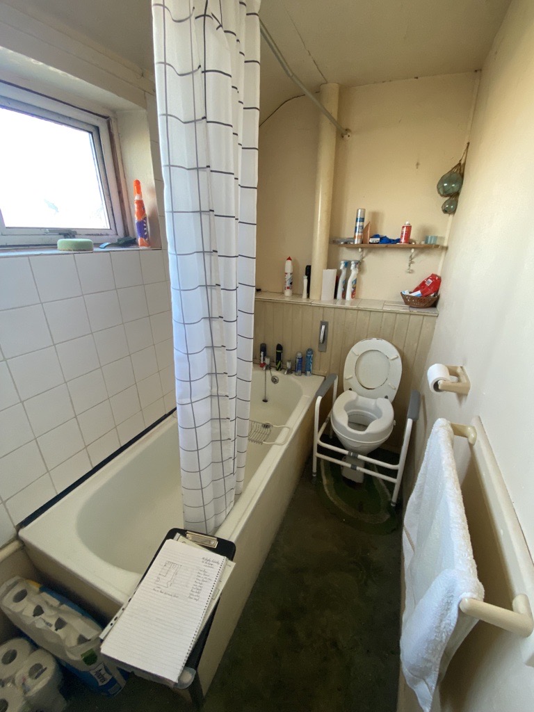 GofalaThrwsioCD's tweet photo. Another bathroom adaptation finished giving our client more room and a brighter and safer space.
#walkinshower #beforeandafter @CRCymru
#bathroomadaptation https://t.co/itJfGJWQyw