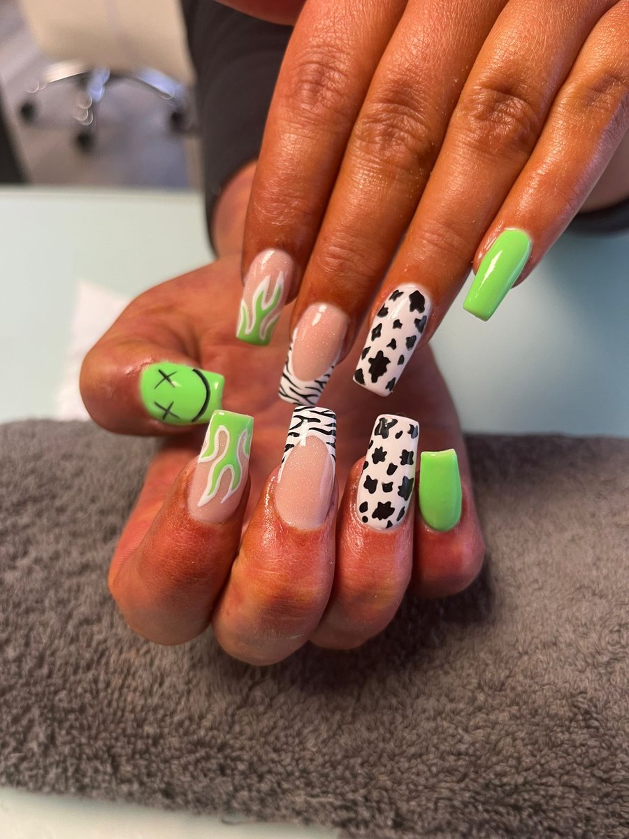 Ibiza is calling...💚 

Call us on 01772 453435 to book your holiday nails.

#nails #nailinspo #holidaynails #summernails