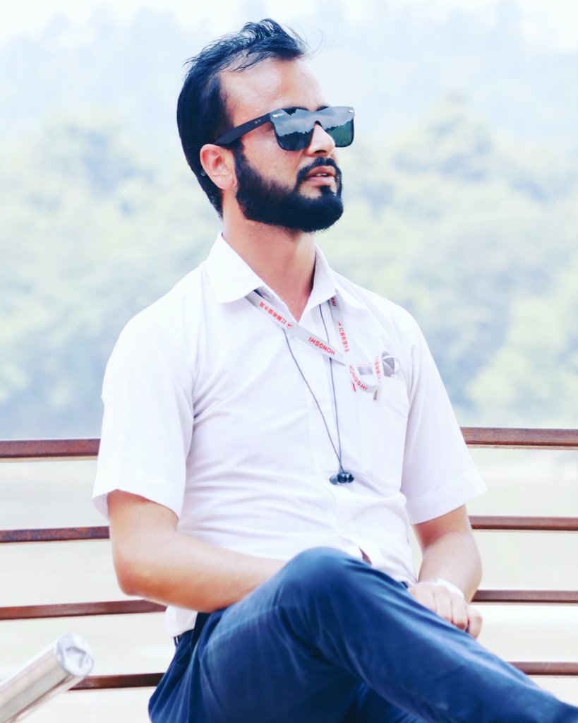 SapkotaCp's tweet photo. थाहा छैन कुन माेडमा ठेस लागेर जिन्दगी समाप्त हुन्छ , 
तैपनि बाँचुन्जेल देखावटि भय पनी हाँस्नु पर्ने अनि अधुरा सपना हरु साँच्नु पर्ने , यस्तै छ भर नभयकाे जिन्दगिमा रहर कति हाे  कति, घमण्ड केही कुरामा नगराैँ महाेदय , https://t.co/bILviRTg2L