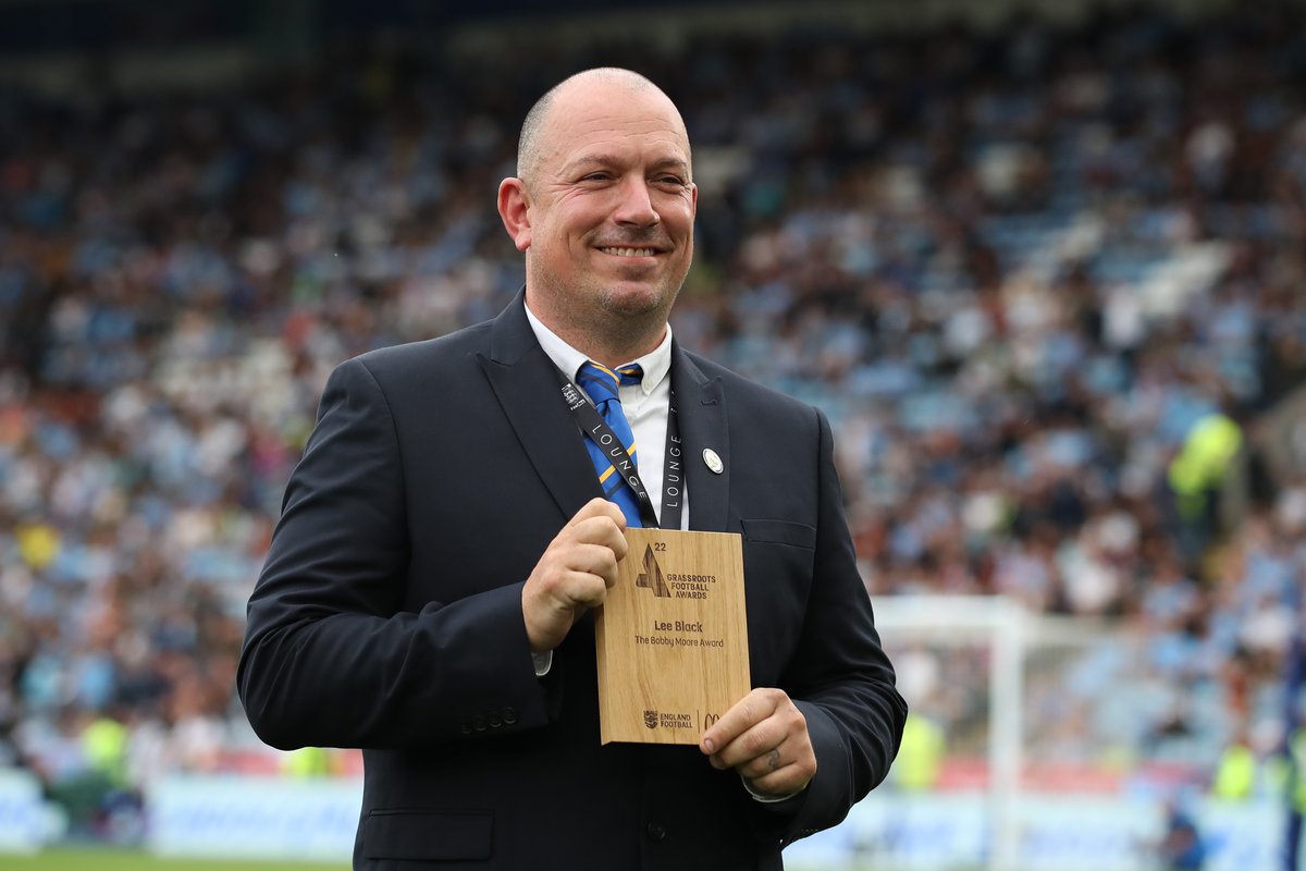 LincolnshireFA's tweet photo. CONGRATULATIONS, LEE! 👏

Huge congratulations to @SpaldingUnited Youth coach Lee Black, who has been named as @EnglandFootball's NATIONAL 𝘽𝙤𝙗𝙗𝙮 𝙈𝙤𝙤𝙧𝙚 𝙖𝙬𝙖𝙧𝙙 winner! 🏅 https://t.co/FL38AR3CpY