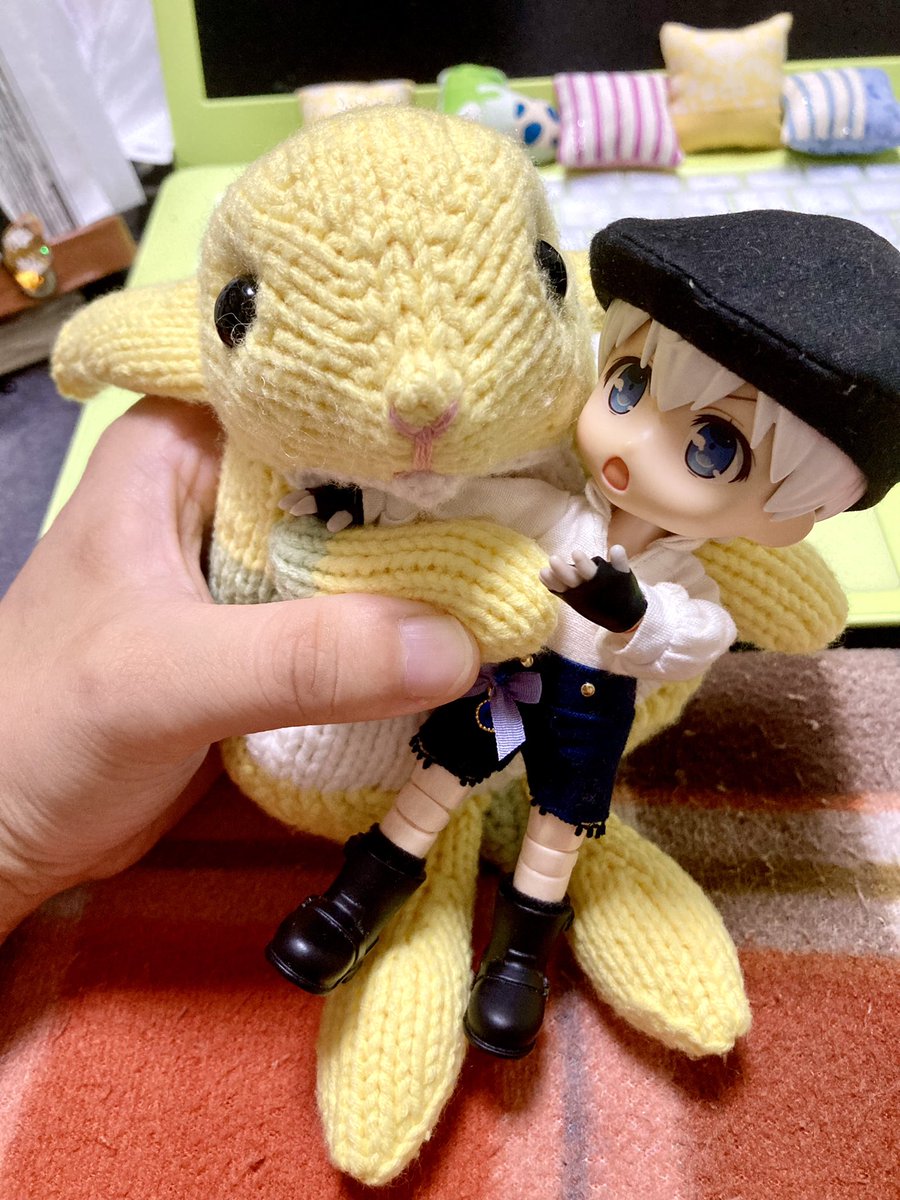 LR_Sheep's tweet photo. 이스터 바니랑 사진 찍는 거 즐거워 https://t.co/3yUEdCqDN3