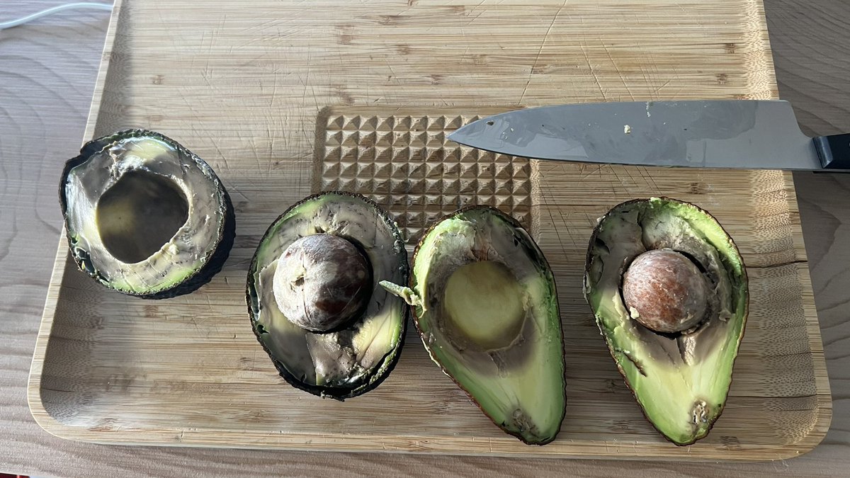 Hola <a href="/alcampo/">Alcampo</a>, ayer hice la compra online y estos son los aguacates que me distéis… ni que fueran precisamente baratos…