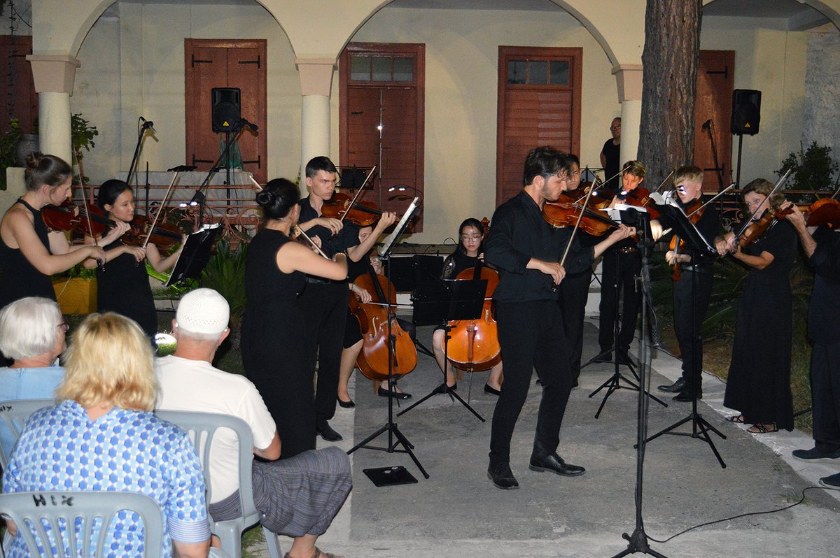 AustriainGreece's tweet photo. Classical music in the Peloponnese, #StringsinMotion, direction Chr. Kanetis https://t.co/7xrHqAmqmp