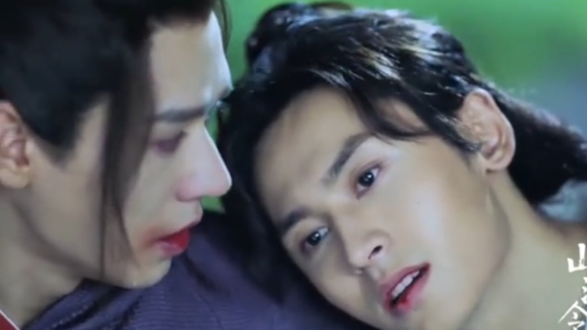 naanthots's tweet photo. #WordOfHonor 
#GongJun 
#ZhangZhehan 
The version of the EP 27 scene gets me in the feels. The way that ZZS had his head resting on WKX's shoulder, at peace with his zhiji, the way WKX looked at ZZS as if he has finally getting everything he ever wanted even as he was losing it. https://t.co/pE30BmrEOF