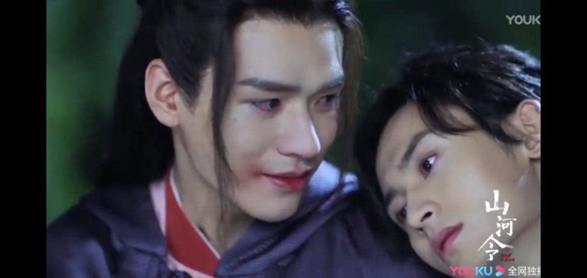 naanthots's tweet photo. #WordOfHonor 
#GongJun 
#ZhangZhehan 
The version of the EP 27 scene gets me in the feels. The way that ZZS had his head resting on WKX's shoulder, at peace with his zhiji, the way WKX looked at ZZS as if he has finally getting everything he ever wanted even as he was losing it. https://t.co/pE30BmrEOF
