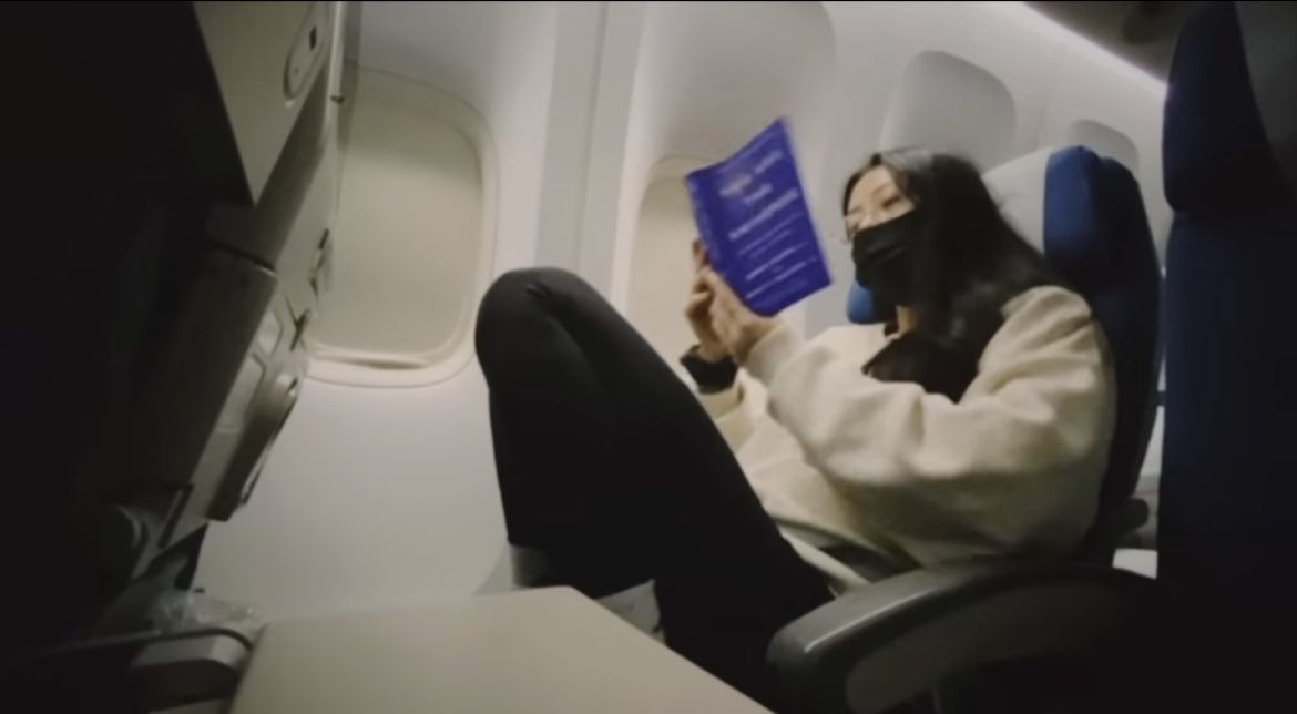 proyunjin's tweet photo. yunjin really vlogged her flight from new york to south korea when she knew she was going to join le sserafim. i’m crying this really meant so much to her… https://t.co/izZ4A03sFr