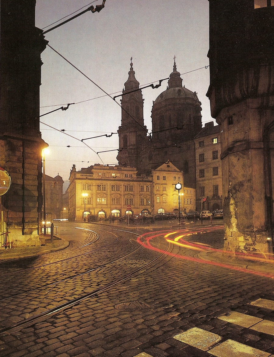 Kouzelné Malostranské náměstí od Daniela Vrzaka, asi někdy začátkem 90. let