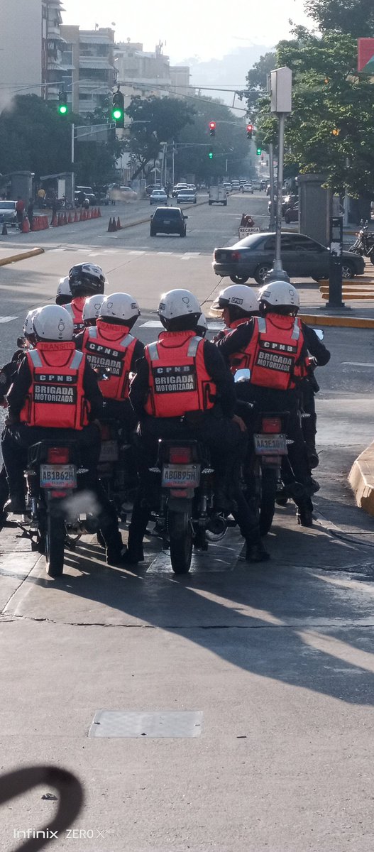 AshlySusam's tweet photo. Está brigada es Bien unida 😂 https://t.co/XP8dVqHd3B
