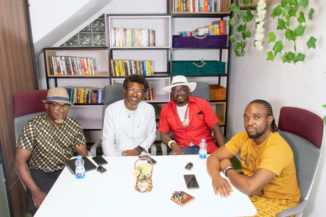 obinwaegbe's tweet photo. The final installation of the Artstier Studio Week happened Friday 05.07.22 in Collaboration with the Hare &amp; Grouse Gallery as we got hosted to an interview session by the gallery Curator Stanley Iduma Akpoke at their head office. An awesome finish to an eventful week. 🍾💥 https://t.co/mlSdZEOW6a