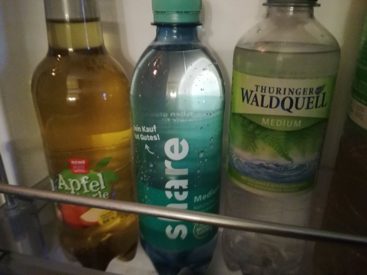 kristallnaach's tweet photo. Ihr glaubt gar nicht..wie dankbar meine
#Postfrau gerade war..in dieser #Hitze
eine kleine Flasche kaltes! Wasser zu
bekommen..ihrs ist im Auto (O-ton)
*warm wie Pipi*🧐 also vergesst Eure
Mitmenschen nicht...und die Tiere...
🐦 😾 #Gärtchen22 🌺 🐝 https://t.co/SdqqvAyZ6r