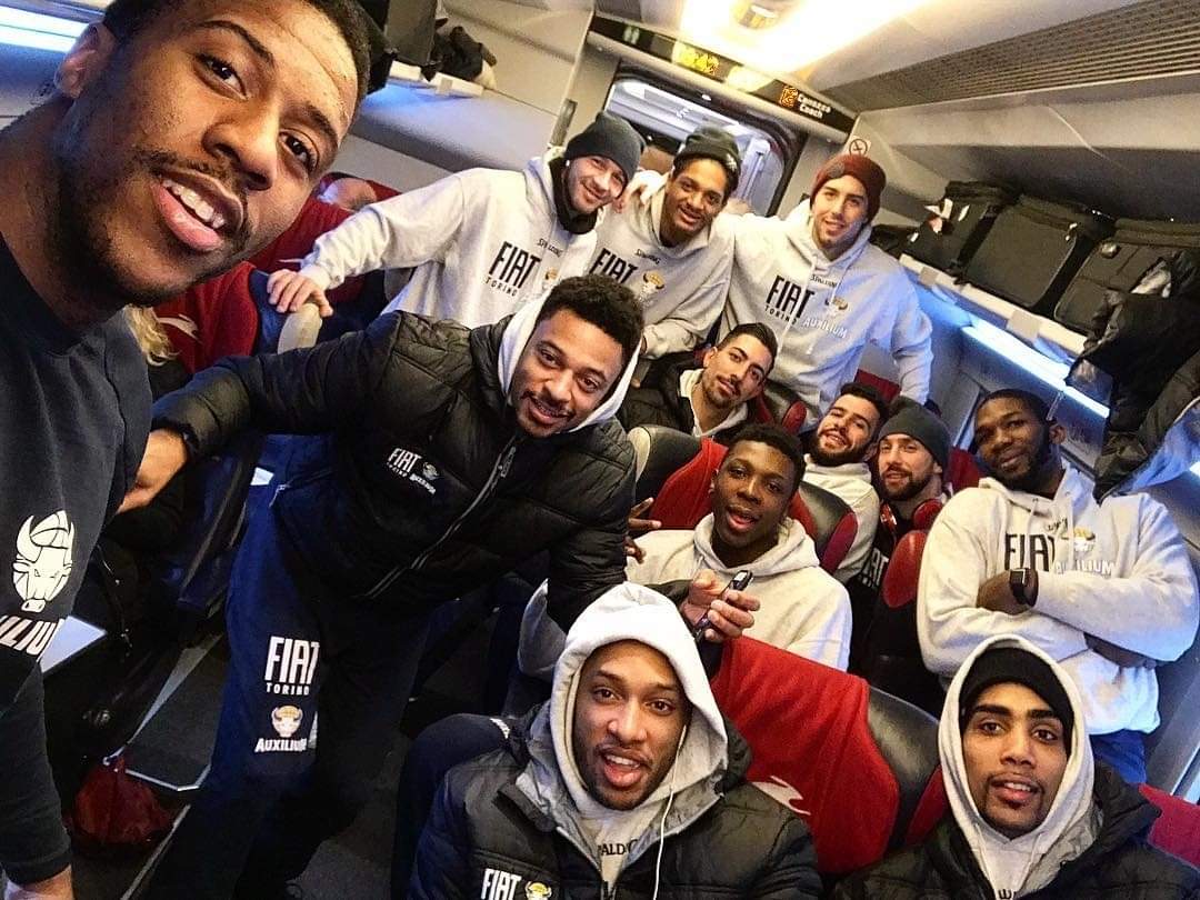 PipuCuore's tweet photo. Squadretta! 

#Auxilium #Torino #AuxiliumTorino #NonCeLaFaccioTroppiRicordi #LamarPatterson  #DavideParente #DeronWashington #SashaVujacic #DianteGarrett #ValerioMazzola #AntonioIannuzzi #PeppePoeta #DavidOkeke #TrevorMbakwe #AndreJones #QuintonStephens #LucaBanchi https://t.co/Q7HUsyKqb4