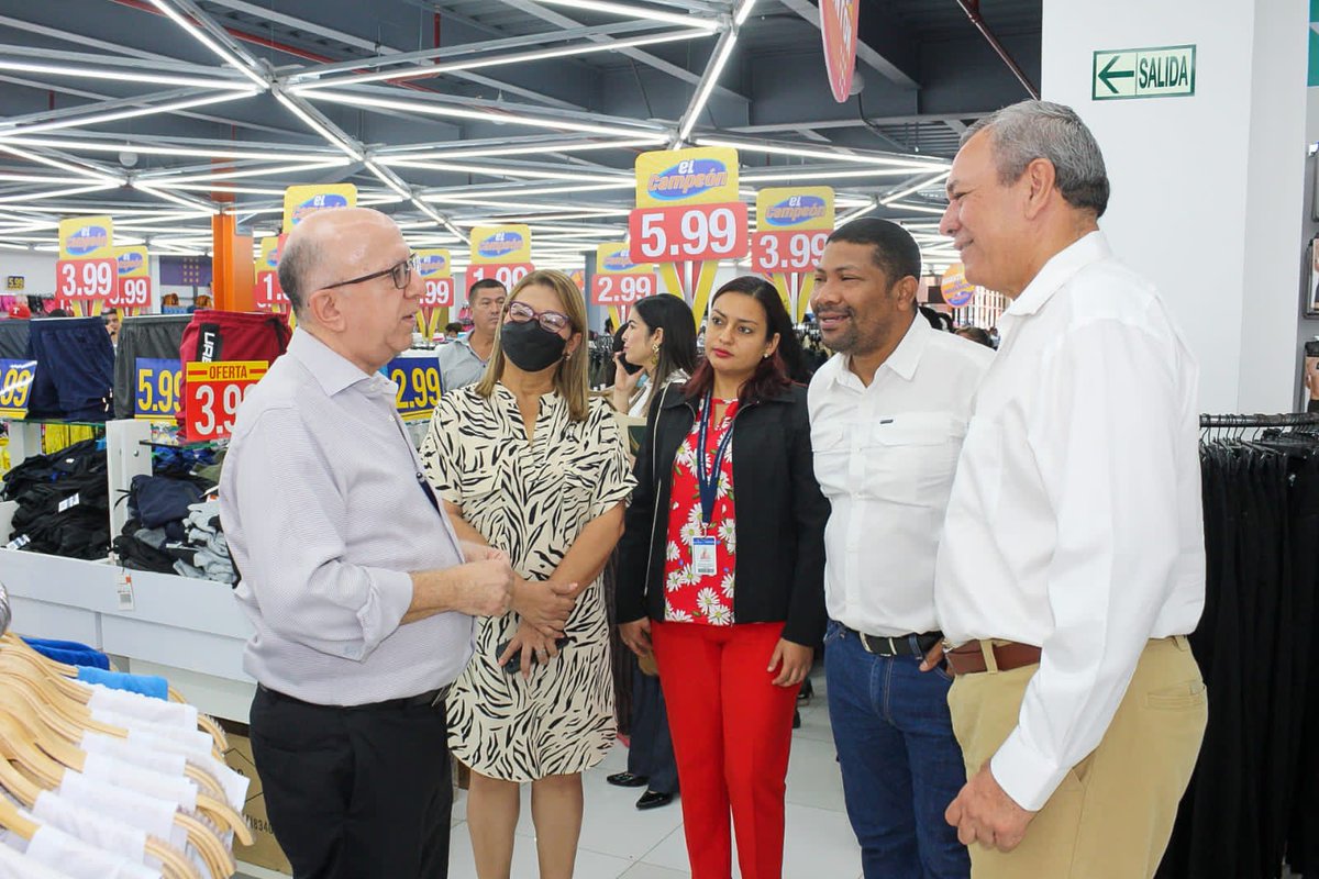 En la mañana de hoy estuvimos en la inauguración del Almacén el Campeón, evento que contó con la presencia de   autoridades provinciales y locales, y que representa una importante inversión para  la recuperación económica y laboral de nuestra provincia.
#PanamáEsUnGranPaís