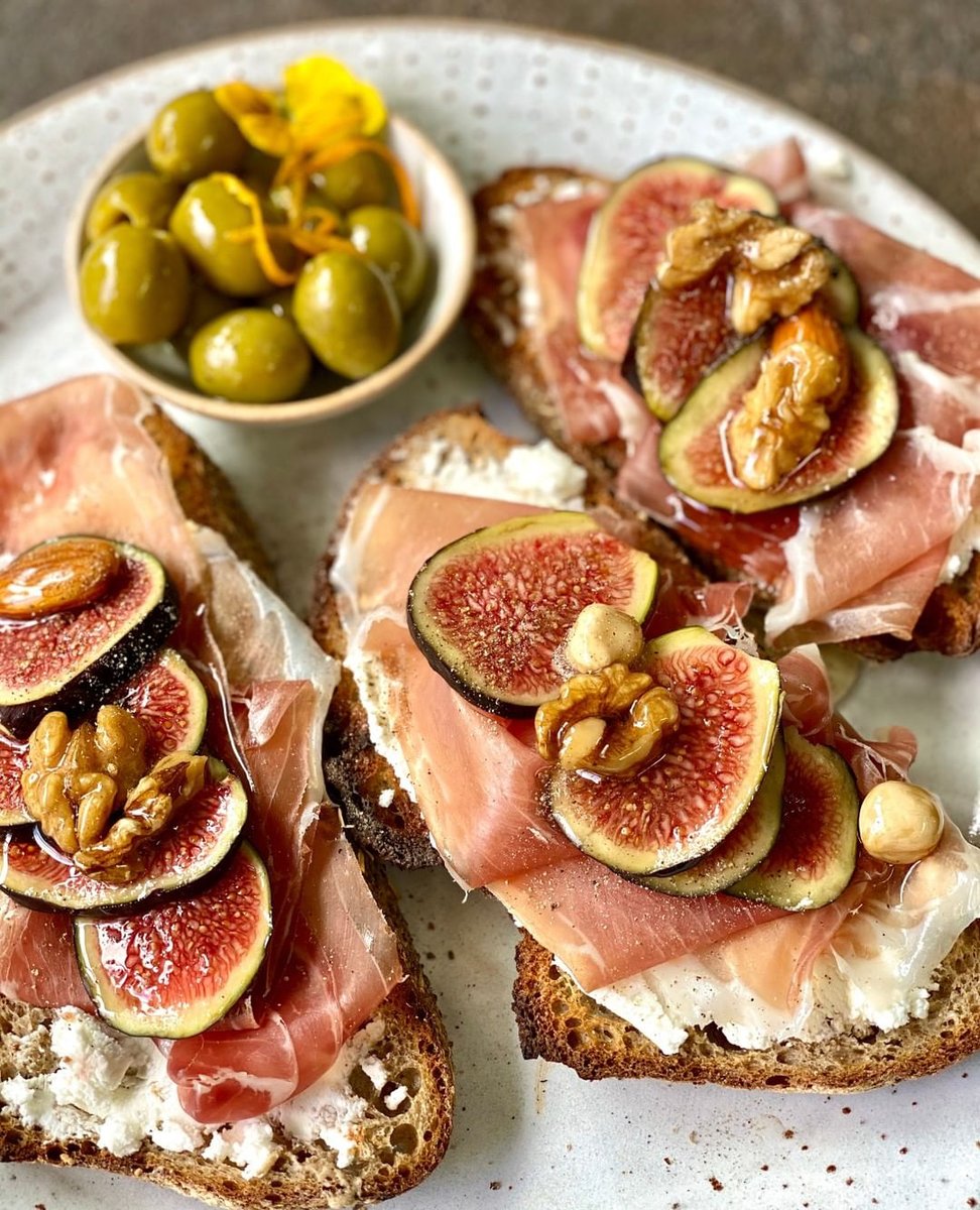 Brindisa's tweet photo. Fig, Serrano ham and honey on toast

WFH lunch recipe inspiration by @sophiers50!

Sourdough topped with goats curd, Serrano ham and slices of fresh fig. Finished with honey-drizzled walnuts &amp; hazelnuts 😍

Don’t forget the orange-stuffed Perelló olives to have on the side 🍈 https://t.co/TR8wVaY1oN