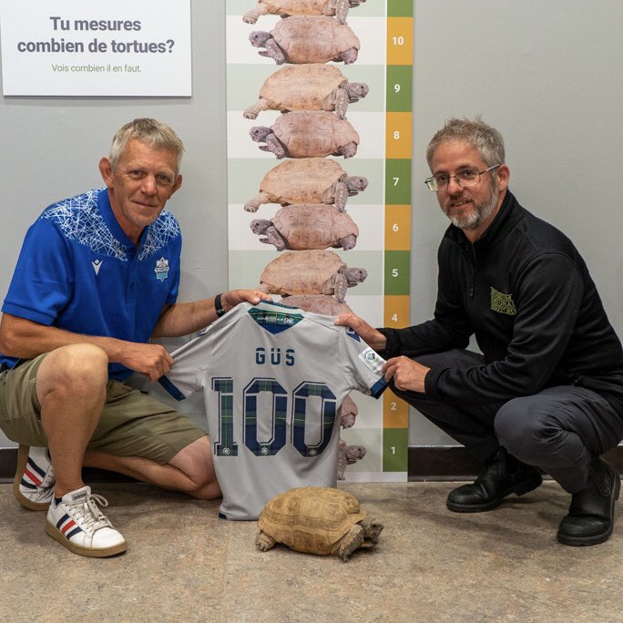 🌊 🐢 The oldest Wanderers fan we know! 

An honour to stop by <a href="/NS_MNH/">Museum MNH</a> and celebrate a Happy 100th Birthday to Gus! 🥳