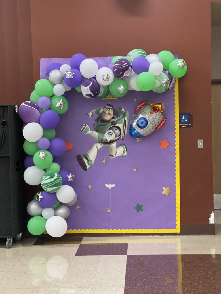 Jessica03997290's tweet photo. Welcome to the 2022-23 School Year Oasis Elementary Rockstars! Excited to welcome you and join you 💕 #BeaForceforChange @CVUnified https://t.co/WdXZTjCaLu