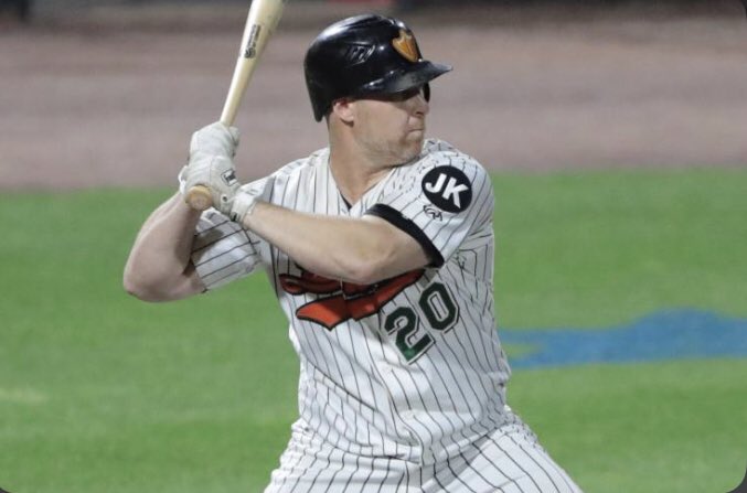 ExTwinsNews's tweet photo. Ex Twins legend Lew Ford is still going strong for the Long Island Ducks. At age 45- .271/.297/.400 (.697), 2 HR in 19 games. https://t.co/4bB4WlCpED