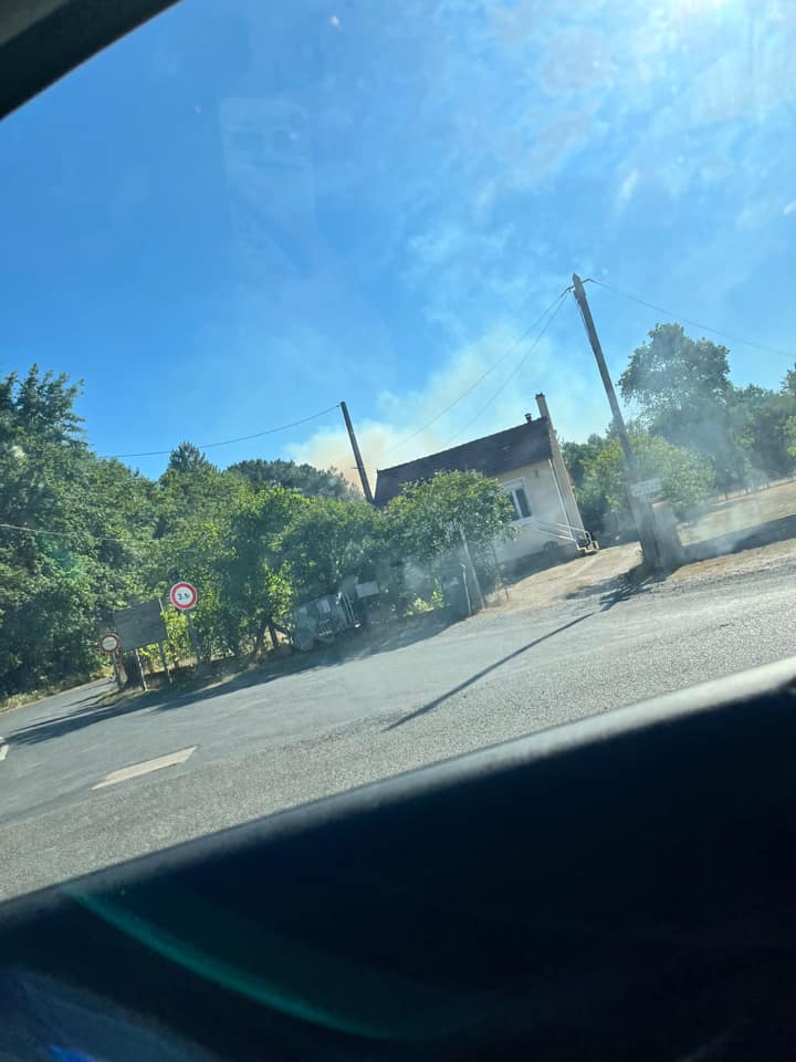 msgu72's tweet photo. #FeuxDeForet en cours chemin des Quetes commune de #Mulsanne
Les #Pompiers72 sont sur place.
Courage aux #sdis72.
@Prefet72 @SDIS_72 https://t.co/vnQGFibbnG