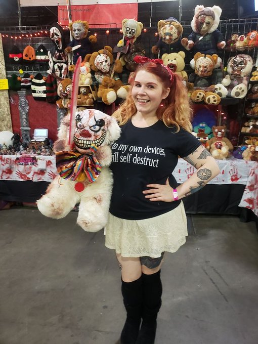 I like going to Cons.  I vend, I play, I have a hell of a good time.  Aren't I adorable?  https://t.co/G8sgBcmnFu