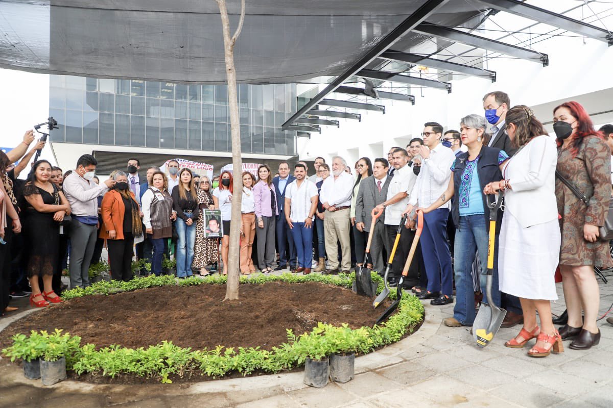 Chalo Flores tweet media