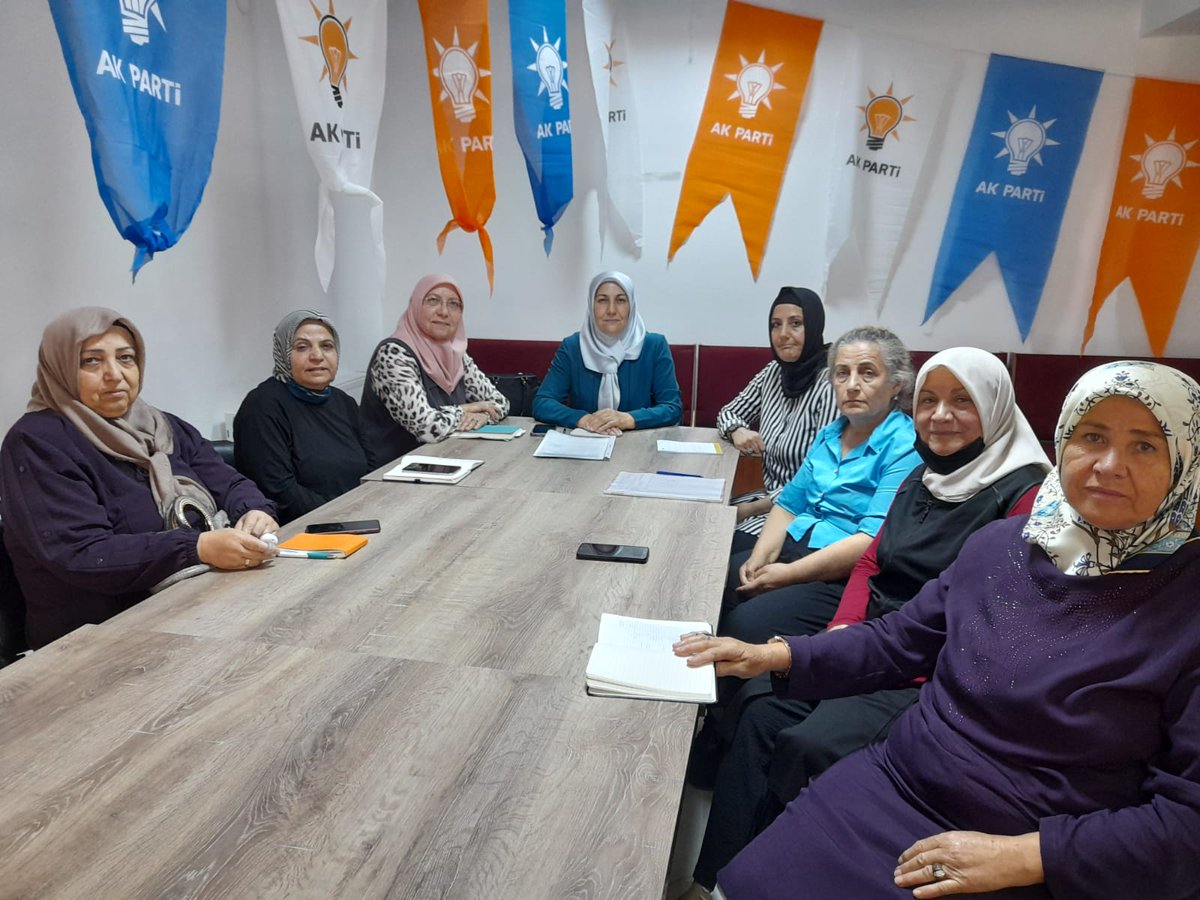 PolatliAkKadin's tweet photo. Haftalık yürütme ve yönetim kurulu toplantısı Kadın kolları başkanımız Fatma Erten başkanlığında gerçekleştirildi @hatice_cakmak_ @aysekesir https://t.co/ArRE3Ot7J8
