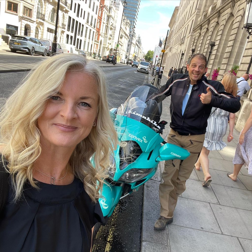 MariaCostello's tweet photo. Now that’s how you travel in London! Arrived @RoyalAutomobile in style (on two wheels) thanks to my mate Damian (check out his YouTube: https://t.co/03XwBCH1DP #limobike #demonrides #racclub #pallmall #london #seagravetrophy #waytotravel #thankyou https://t.co/gCAc5sc7Vo