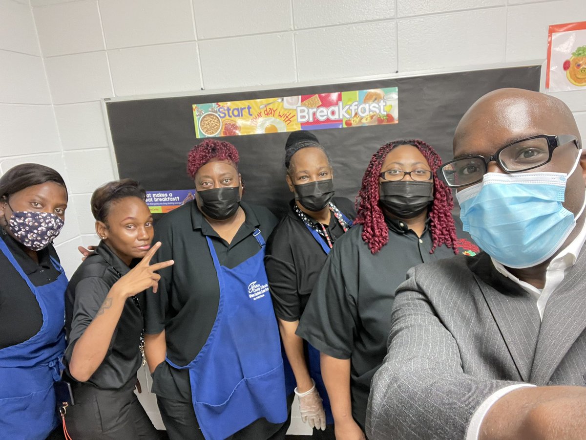 MDereefJr's tweet photo. #fcsday2 what’s cooking @brookviewpanda? Great food and learning the foundation to achieve aspirations. @BESPandaWallace we support you!!!!! https://t.co/6xJB20Bp6j