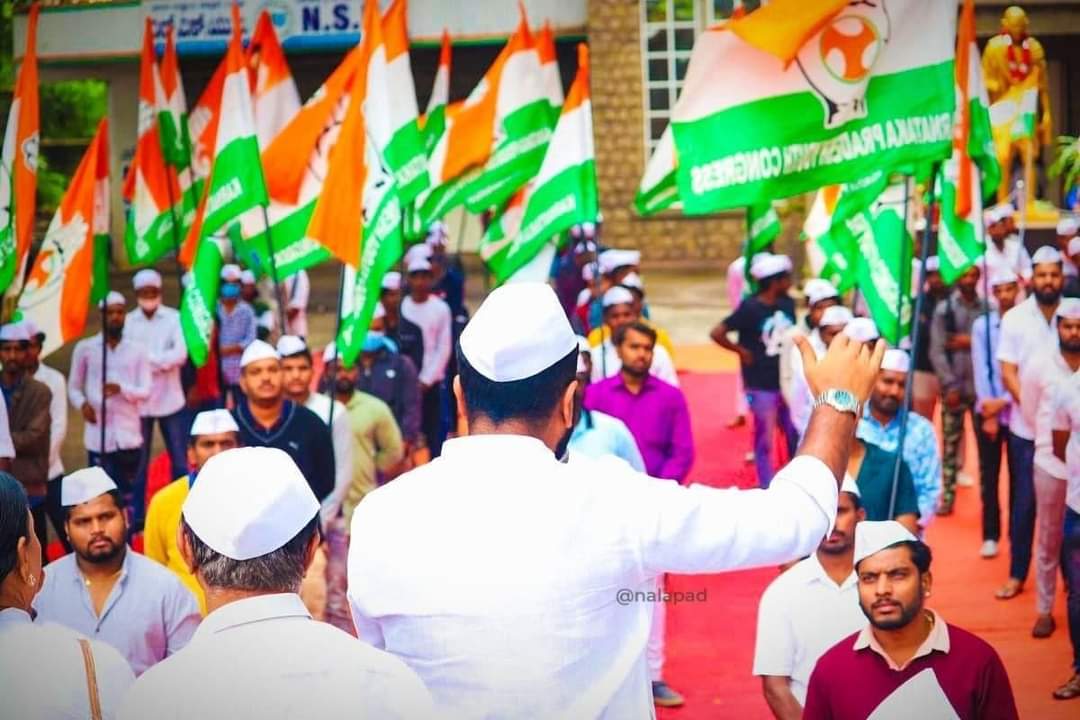 IYCAssam's tweet photo. IYC President Shri @srinivasiyc Ji along with members of Karnataka youth Congress celebrated 62nd #IYCFoundationDay at Bangalore Central.

Remembering the vibrant history of Youth Congress and celebrating 62 years of glorious struggle for India. https://t.co/eVchTqgj9n