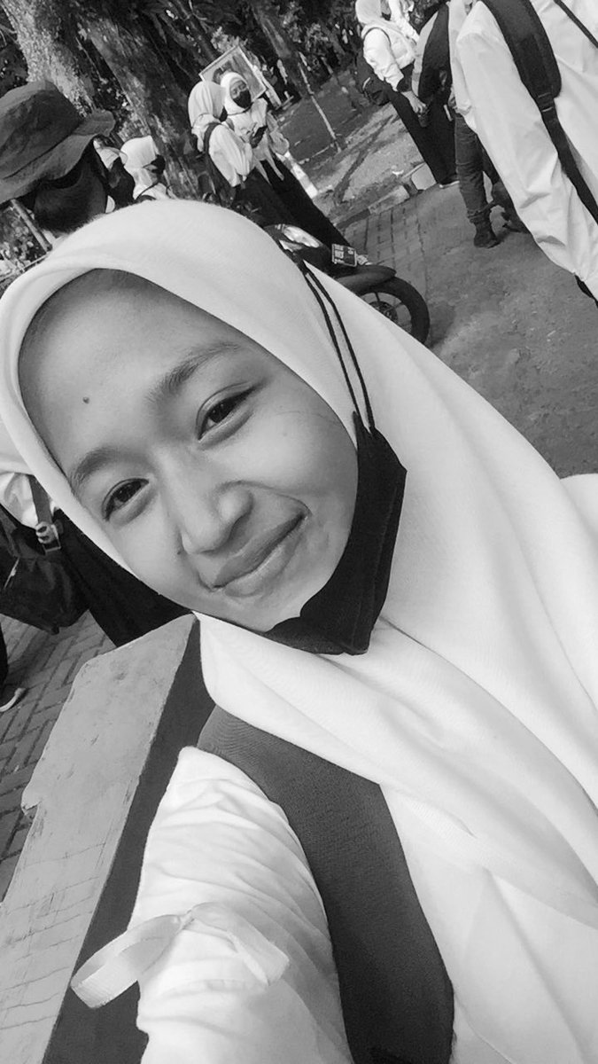 riskakkrs's tweet photo. kondisi muka lelahh tapi seruuuu gasabar gimana ya MPKMB DAY 2🤩🤩!! semangsuuyyy sekolah vokasiiui👩🏻‍💻🎓🙆🏻‍♀️ 
#VOKASIIMPACT #IPBDIGDAYA #VOKASIJUARA #mpkmbsvipb59 #TheGlimpseStoryofGatamalaAgrinawa https://t.co/wnFf3XEaw6