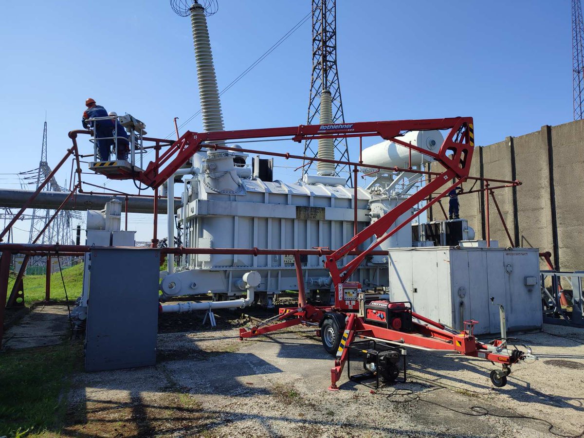 VKudrytskyi's tweet photo. Ukrenergo and the Polish transmission system operator @pse_pl began to restore the cross-border power transmission line between Ukraine and Poland. https://t.co/DLuRHpb5AO