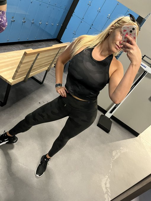 I miss my other Florida gym 😢 the selfie mirror sucks here https://t.co/vwjPxxmNns<a href="/tag/newphonewhodis"class="tags"><span>#newphonewhodis</span></a>