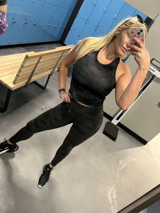 2 pic. I miss my other Florida gym 😢 the selfie mirror sucks here https://t.co/vwjPxxmNns