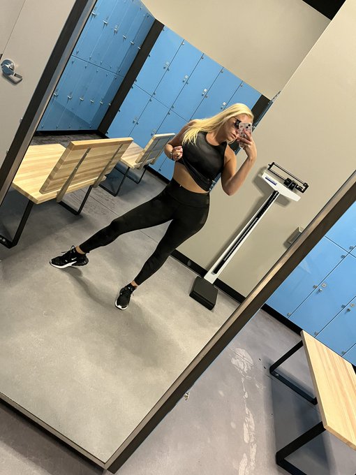 3 pic. I miss my other Florida gym 😢 the selfie mirror sucks here https://t.co/vwjPxxmNns