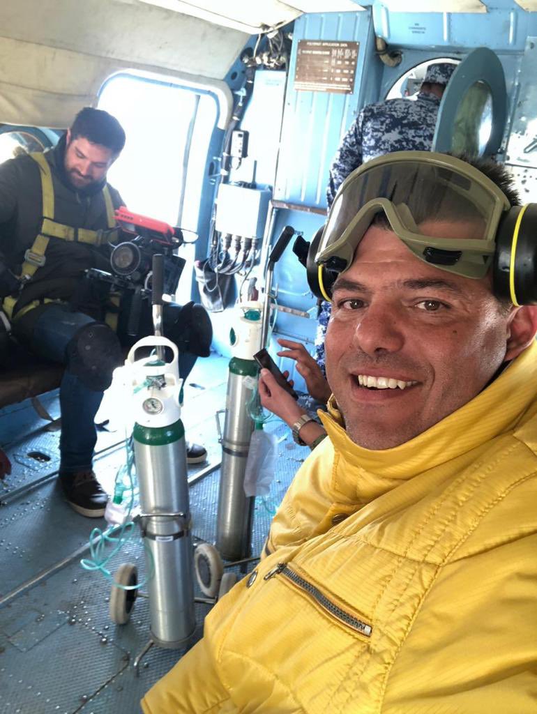 Con todo el compromiso y profesionalismo… las escenas de vuelo en helicóptero de la película “SALTO A LA VIDA” se realizaron a 16 mil pies de altura con oxígeno para el equipo de filmación…

15 de Septiembre 2022 “SALTO A LA VIDA” en todos los cines del País 

#saltoalavidaof