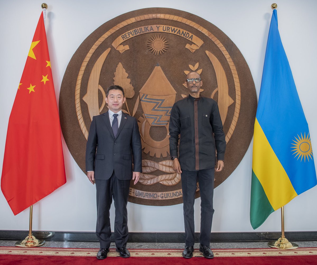 UrugwiroVillage's tweet photo. This afternoon, President Kagame received letters of credence from new Ambassador WANG Xuekun of the People’s Republic of China and new High Commissioner Andrew Zumbe Kumwenda of the Republic of Malawi. To view and download photos: https://t.co/YBXex26ntq https://t.co/i3CcqzANjs