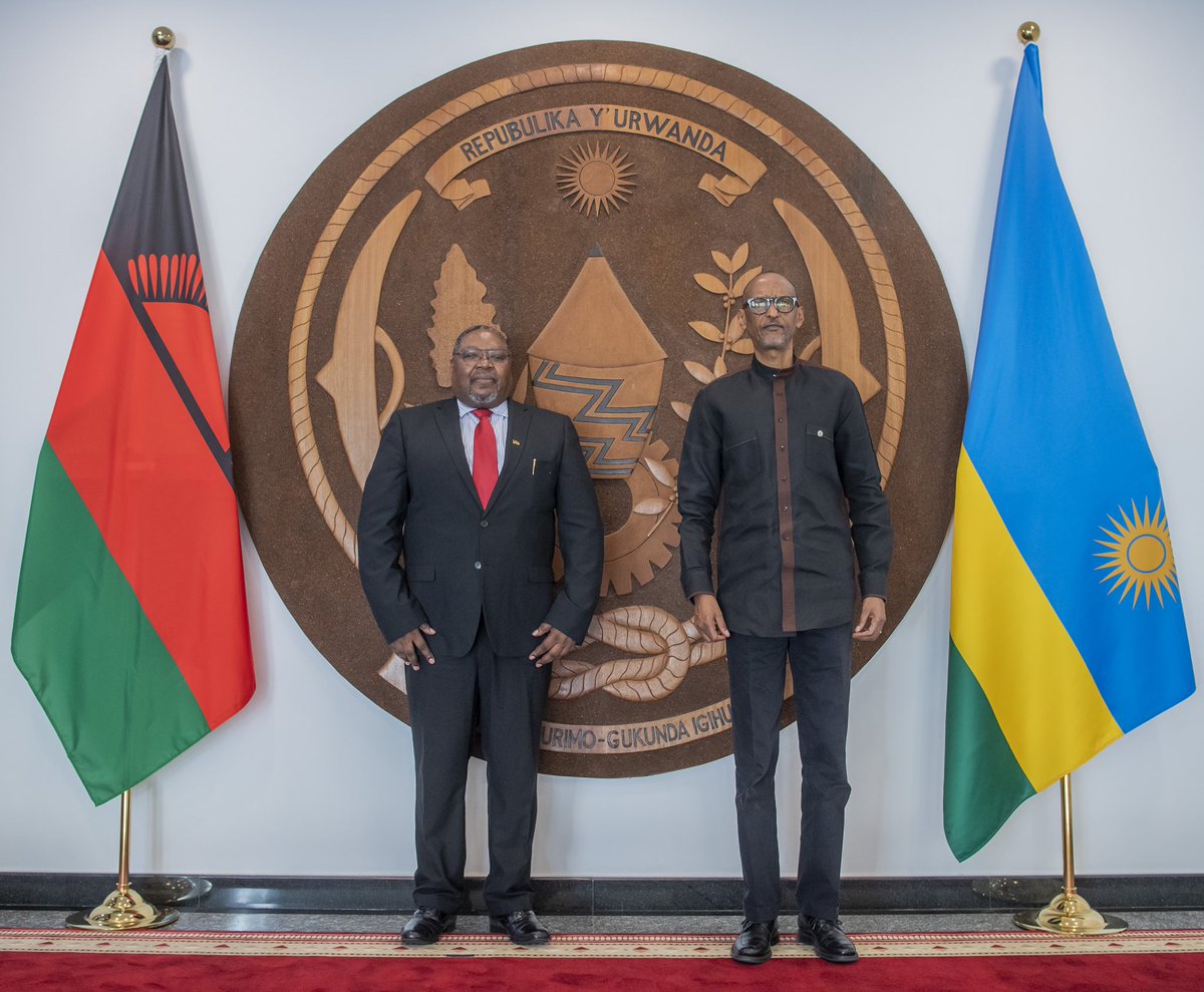 UrugwiroVillage's tweet photo. This afternoon, President Kagame received letters of credence from new Ambassador WANG Xuekun of the People’s Republic of China and new High Commissioner Andrew Zumbe Kumwenda of the Republic of Malawi. To view and download photos: https://t.co/YBXex26ntq https://t.co/i3CcqzANjs