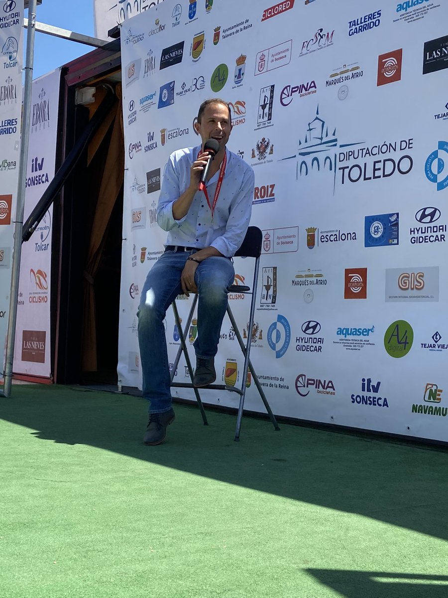 Pablospeaker's tweet photo. Pusimos voz 🎤 a la pasada #VueltaToledoImperial Sub 25. #speaker #locutor #ciclismo https://t.co/W3FRaAsKTR