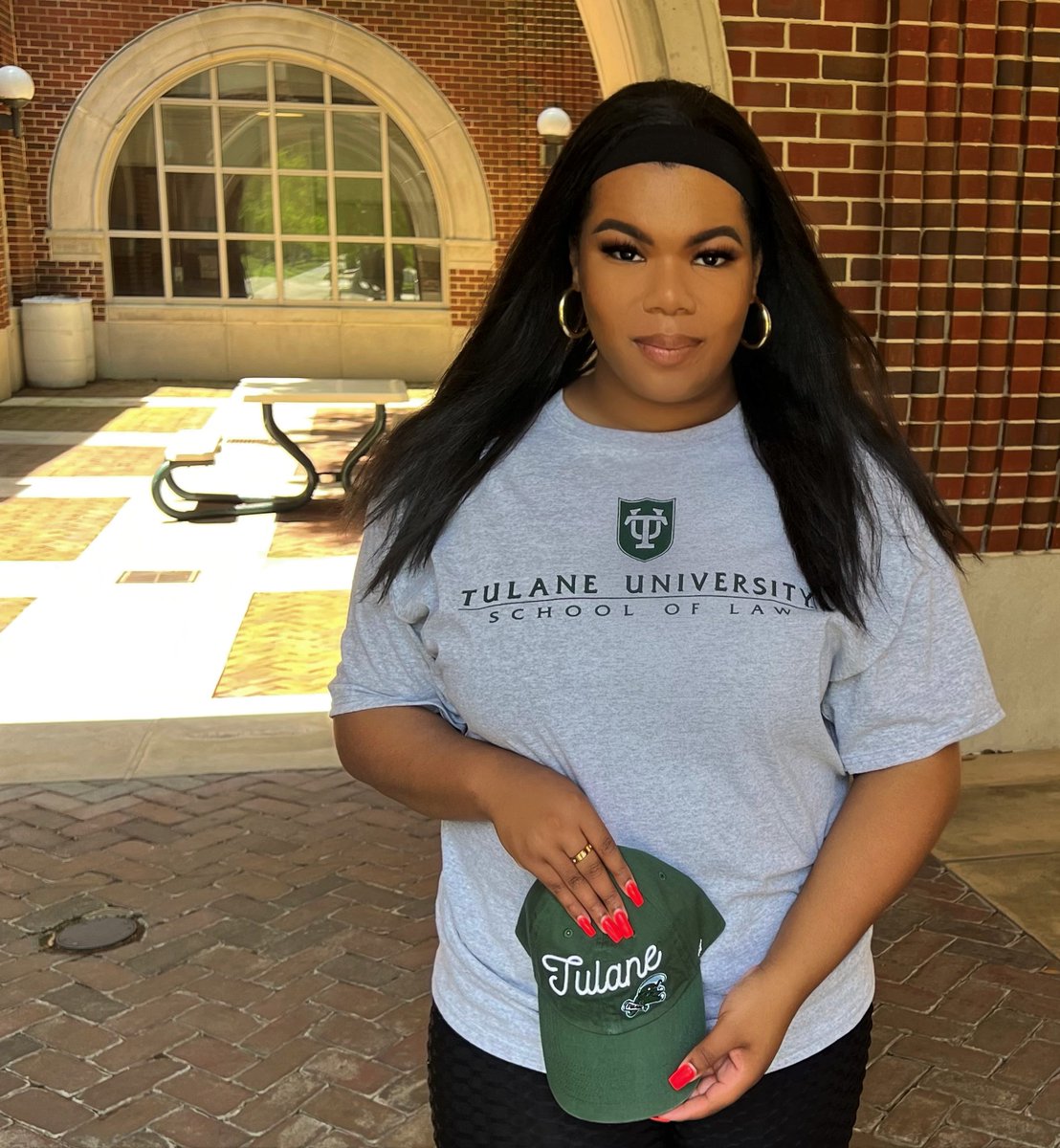 TulaneLaw's tweet photo. #MeetandGreet #TLS25! She's a 'Cane who was a former legal assist. & interned this summer w/ a sports agency on NIL issues. @univmiami grad Natalia Walcott plans to pursue sports law & work with the @NBA or the @NFL one day. Green suits you, Natalia! Welcome to #TulaneLaw! 🌊 https://t.co/enCzDTVeB0