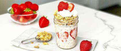FoxyProduce's tweet image. The mornings just got a little busier as the kids head back to school.  Save some time with this make-ahead, no cook breakfast recipe featuring Foxy strawberries. 
Use this link 👉foxy.com/recipes/strawb… for details on our Strawberry Overnight Oats recipe. 🍓 #strawberries
