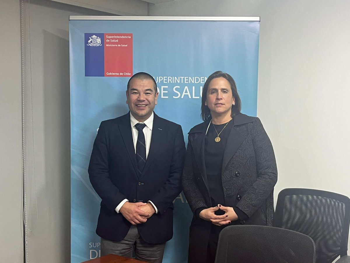 ACHMChile's tweet photo. 🔵 La Presidenta @AChMChile, Alcaldesa de @penalolen, @CarolinaLeitao, se reunió con el Superintendente de @SuperDeSalud @SSVictorTorres, donde acordaron trabajar de manera colaborativa y conjunta, para avanzar en temas de salud. https://t.co/pJ8Omtr2Hs