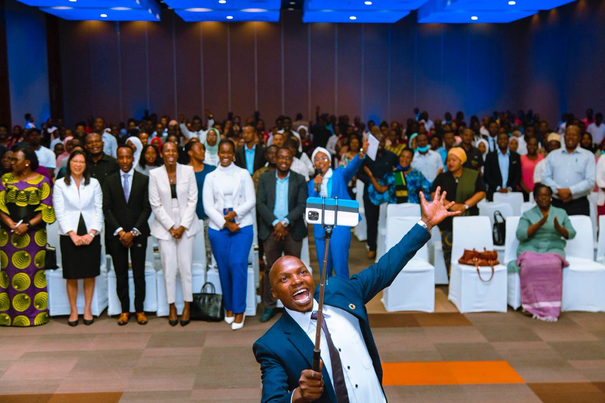TYVAvijana's tweet photo. TYVA Tupo hapa kuungana na Vijana Wenzetu๐ฅ
Je, wewe ni Kijana na Umeshiriki kwenye matukio haya ya #JukwaaLaVijanaTZ #TYF22? Fika hapa kwenye Banda la #VijanaMakini kujua juu ya Afua zetu katika Kuwawezesha vijana na Utetezi wa Masuala ya Vijana nchini.
๐ค๐ค๐ค๐ค https://t.co/IlTxRxgH1x
