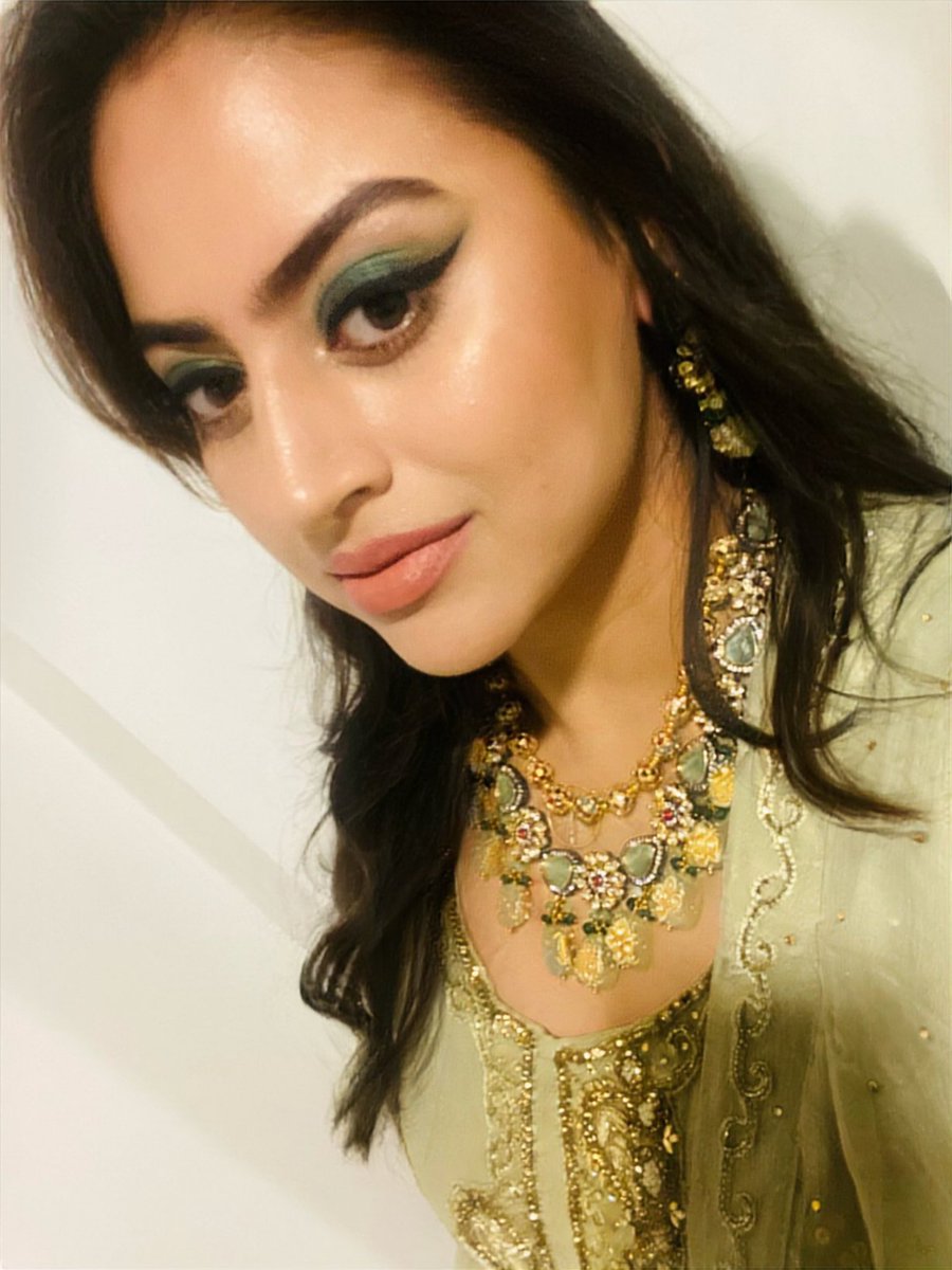 makeupgazaelle's tweet photo. @GerardCosmetics Here are some looks using @GerardCosmetics clean canvas, eternal eyeliner &amp; hydramatte https://t.co/AUvqQVKYEl