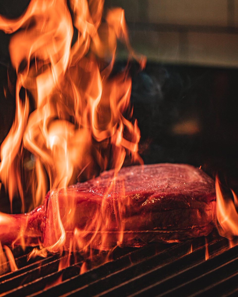 Côte de Bœuf for 2 sharing with smoky beans &amp; onion rings for €58🤤 

(Monday &amp; Tuesday only)

Call or email to book 📱 #walkinswelcome 

#DublinRestaurants #tuesday #Ranelagh #foodie #food #foodporn #instafood #foodphotography