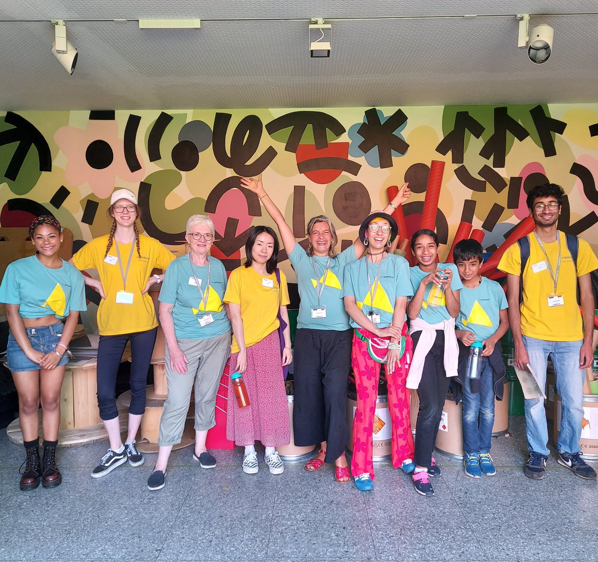 lucyturnerwhit's tweet photo. Our #WhitworthPLAYTIME volunteers ready and raring to go at welcoming our #Whitworthfamilies to #ScrapStudio. We're here until 4pm today then Tuesdays, Wednesdays &amp; Thursdays 1-4pm throughout August 😁 all free and no need to book 🙌
@WhitworthArt https://t.co/Dey3kResY4