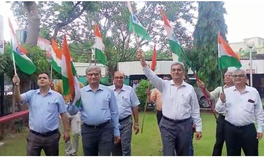 RSO celebrating #HarGharTiranga  and #AzadikaamritMahotsov. ED &amp; SH Sh Sunil Garg along with employees of RSO spread the message. <a href="/DirMktg_iocl/">Director (Marketing), IndianOil</a> <a href="/sunil_iocl/">Sunil Garg</a>