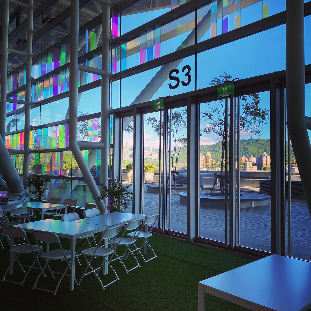 dwchiang's tweet image. 超級夢幻的 Amazon S3 號門！面對 S3 的右後方就是 AWSUG 攤位唷！（招手～ #awssummittaiwan #awssummit #awssummit2022

instagram.com/p/ChCeGeQPLZR/