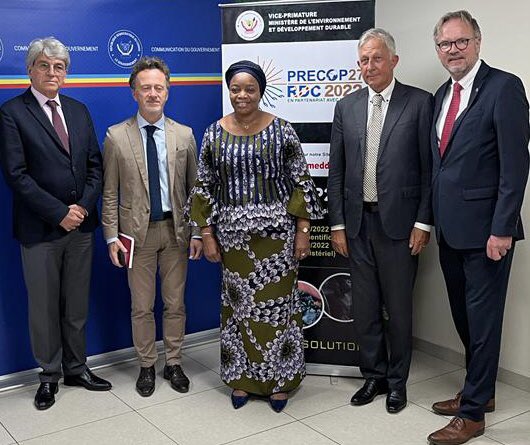 NorwayInDRC's tweet photo. Cérémonie de signature aujourd’hui d’un nouveau programme, avec VPM @Evebazaiba et les ambassadeurs de 🇫🇷 🇩🇪 🇳🇱 🇳🇴 Pour améliorer la gestion des #forêts en #RDC (#PaysSolution) et faciliter un #developmentdurable de l’exploitation artisanale du bois. #COP27 @CAFISecretariat https://t.co/ANNkclCKZQ