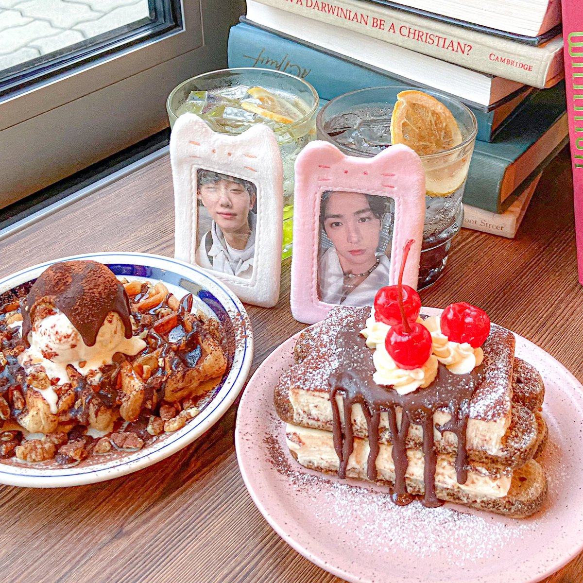theonly_o_ne's tweet photo. 아주 예전에 갔었던 연남 알앤엠 !!!!
전생같아.. 또 가고시퍼.. 왜냐면 티라미수가 너무 맛있음 .... https://t.co/zzh0AGkEG0