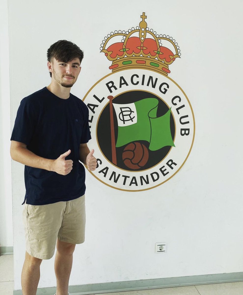 diegobalbontin's tweet photo. Diego Fuentes (2003) firma su primer contrato profesional con el @realracingclub ✍🏽

💚 Verdiblanco hasta 2024 

🔝 Apuesta de futuro del club. Esta temporada debuta en 2RFEF https://t.co/OfKsCOM0lm